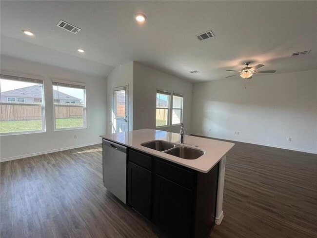 Building Photo - 103 Ulmus St
