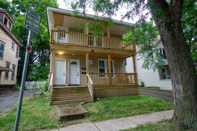 Building Photo - Available 7/1/26 Back Upper Deck Overlooki...