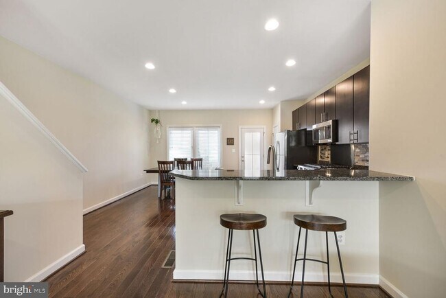 Building Photo - 20800 Duxbury Terrace
