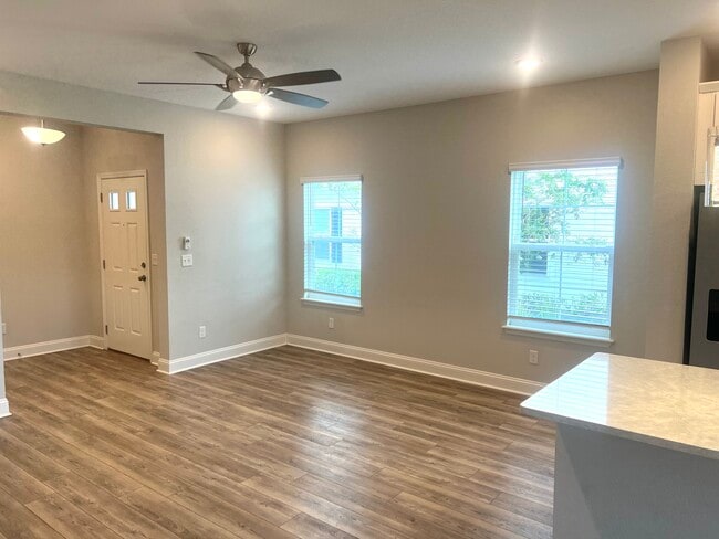 Building Photo - 14105 Sterely Ct S