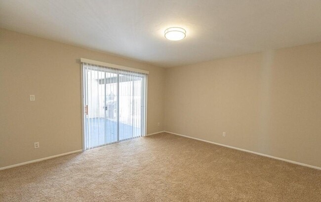 Building Photo - 2439 E Del Rio Dr