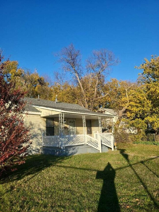 Building Photo - 815 SW H Ave