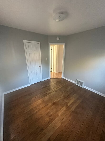 Building Photo - 1336 W Summit Ave