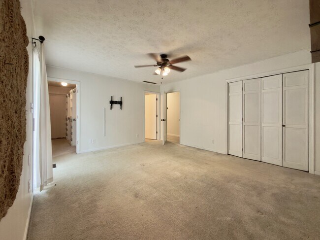 Building Photo - 295 Dogwood