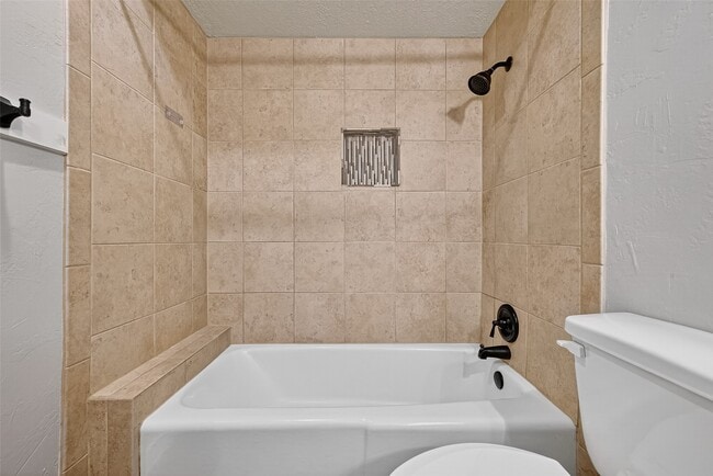 Building Photo - 2107 Briargreen Dr