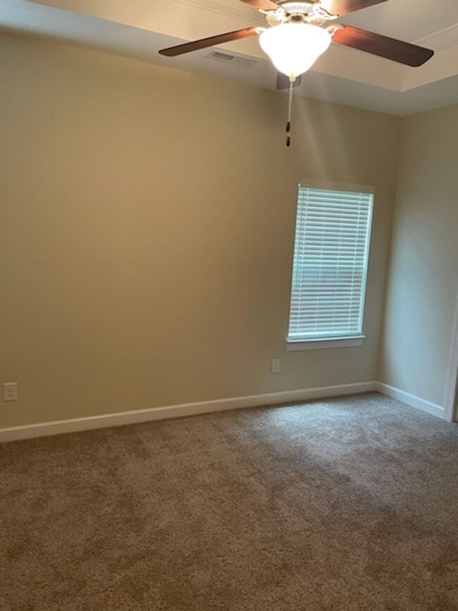 Building Photo - GORGEOUS TOWNHOME