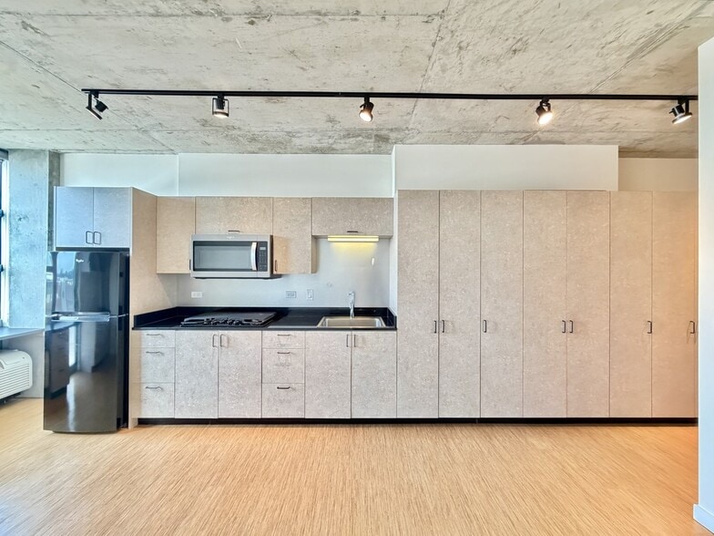 Building Photo - 1515 N Fremont St