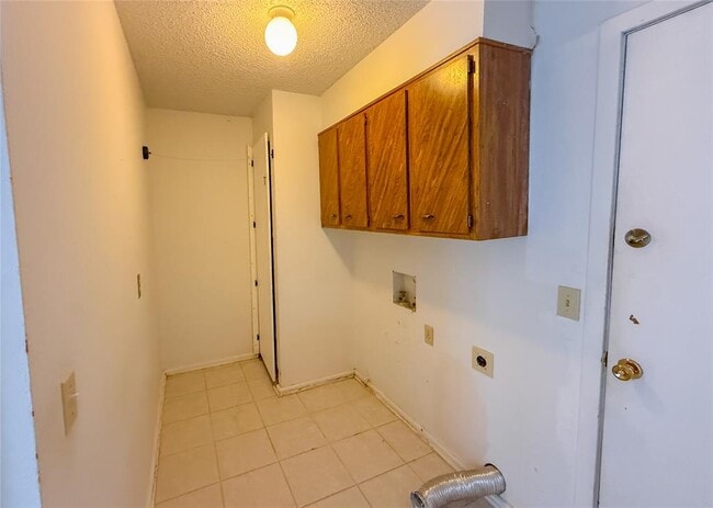 Building Photo - 12021 Hawthorne Ln
