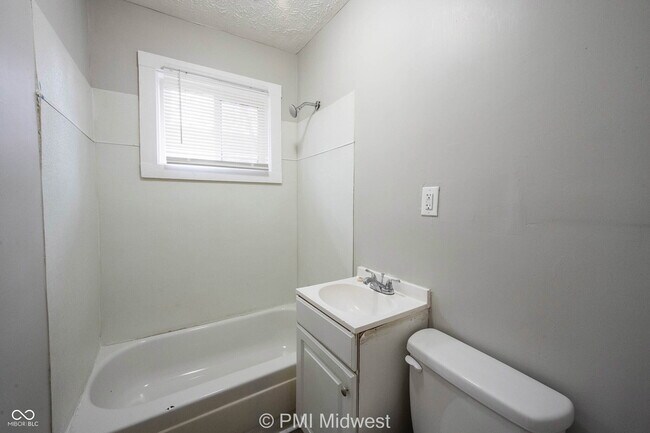 Building Photo - 2930 N Dearborn St