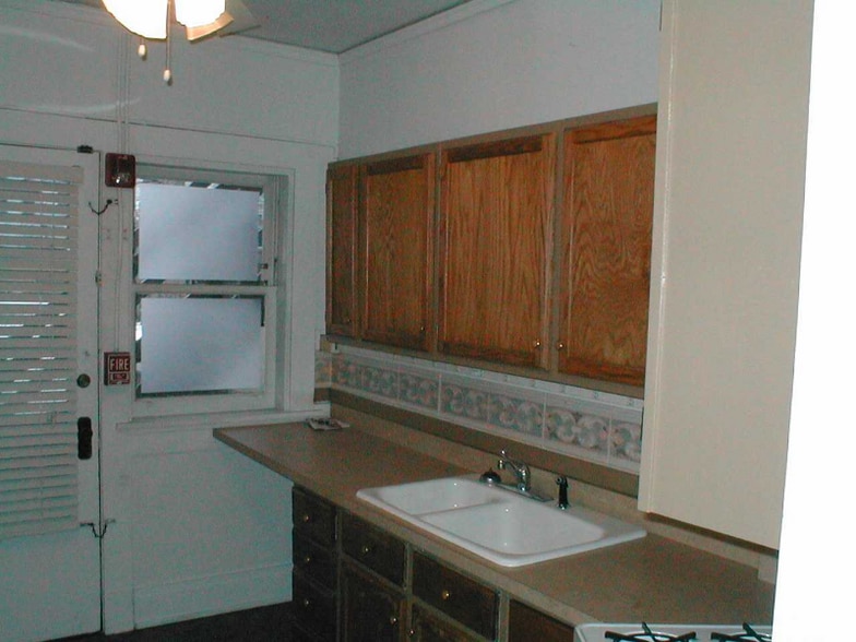 Building Photo - 302 W Grand Ave