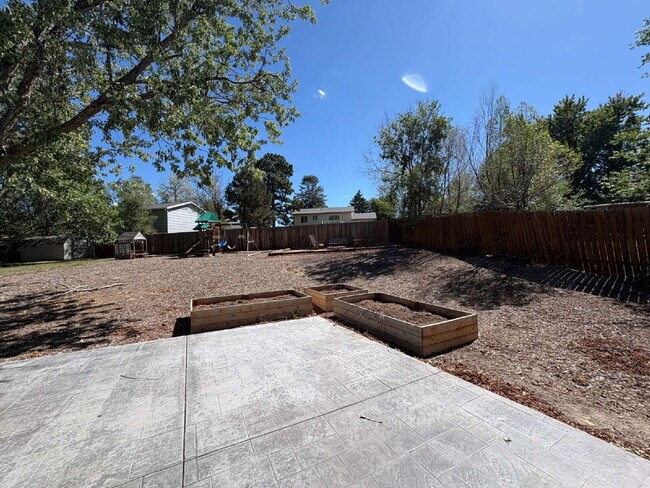 Building Photo - 1395 Hiawatha Dr