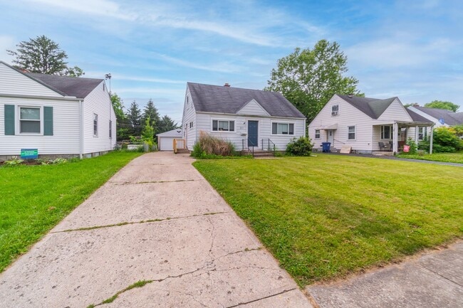 Building Photo - Charming Cape Cod Home in North Linden — 3...