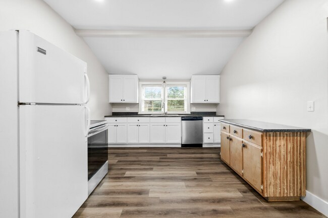 Building Photo - 2811 Locust Hill Rd
