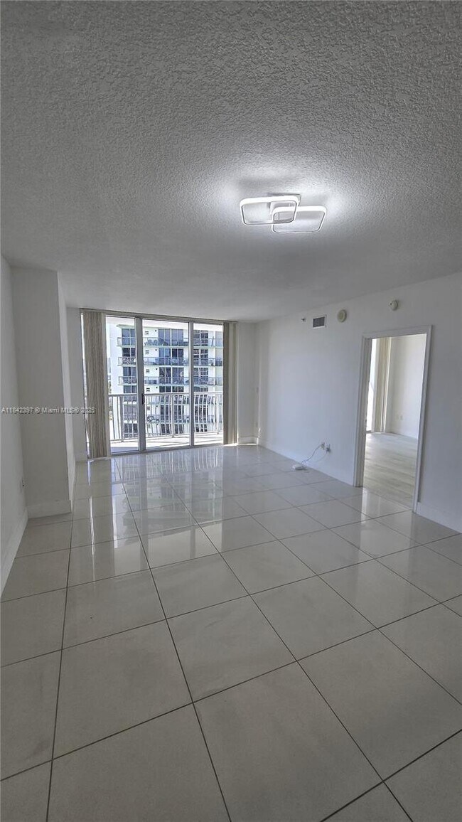 Building Photo - 1750 N Bayshore Dr
