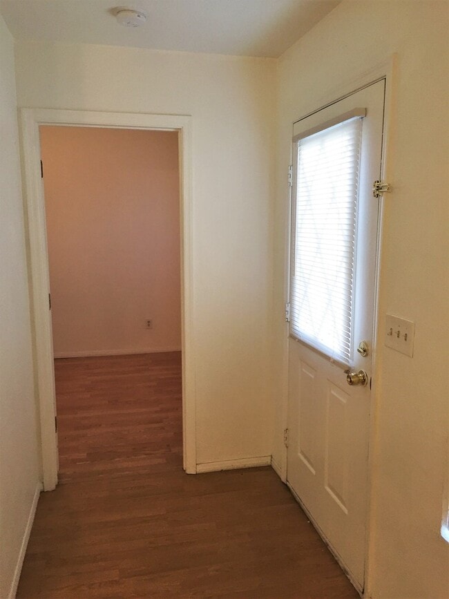 Building Photo - **COMFORTABLE 2br/2ba TOWNHOME (GILBERT & ...