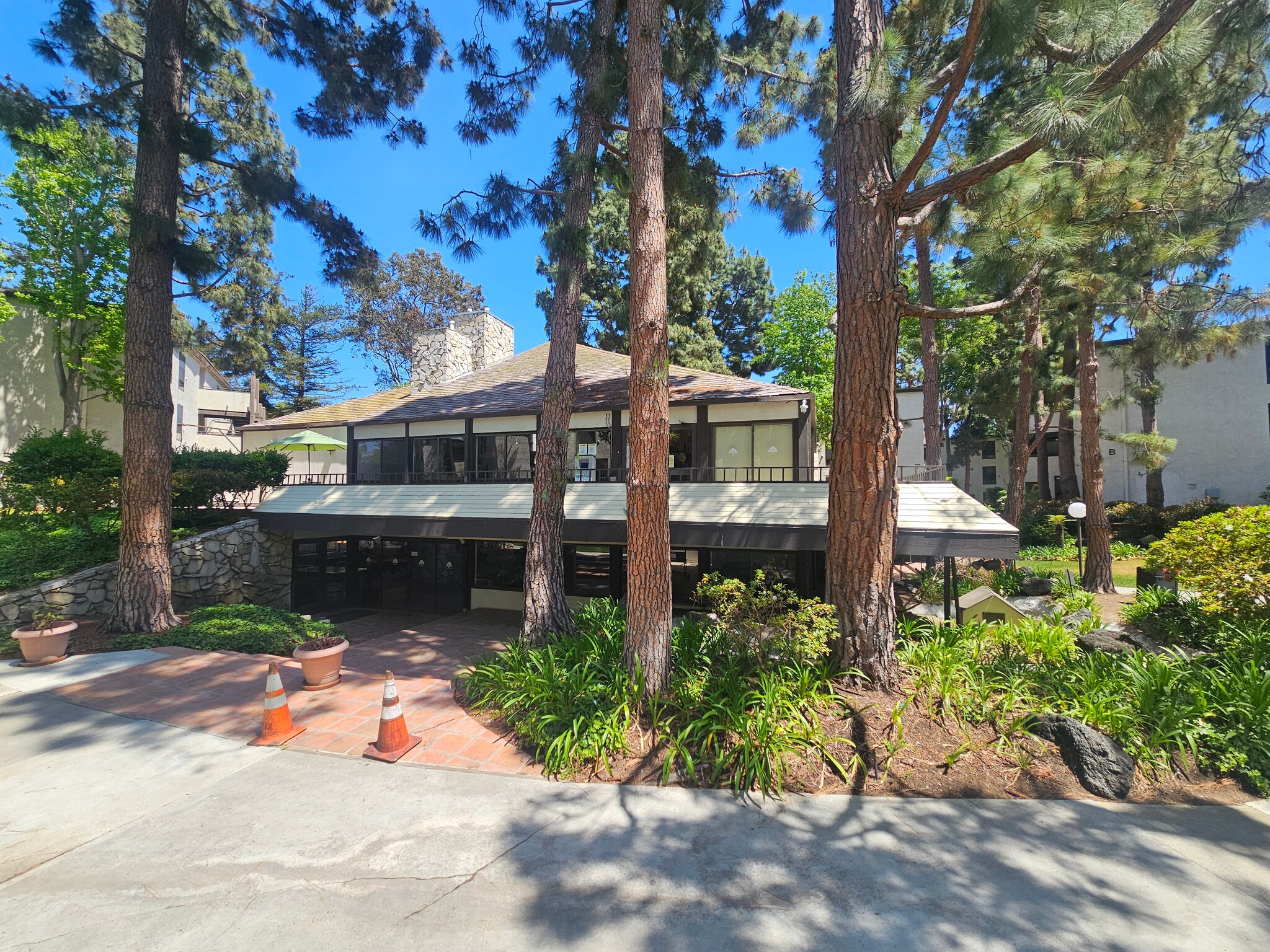 Building Photo - 8650 Gulana Ave