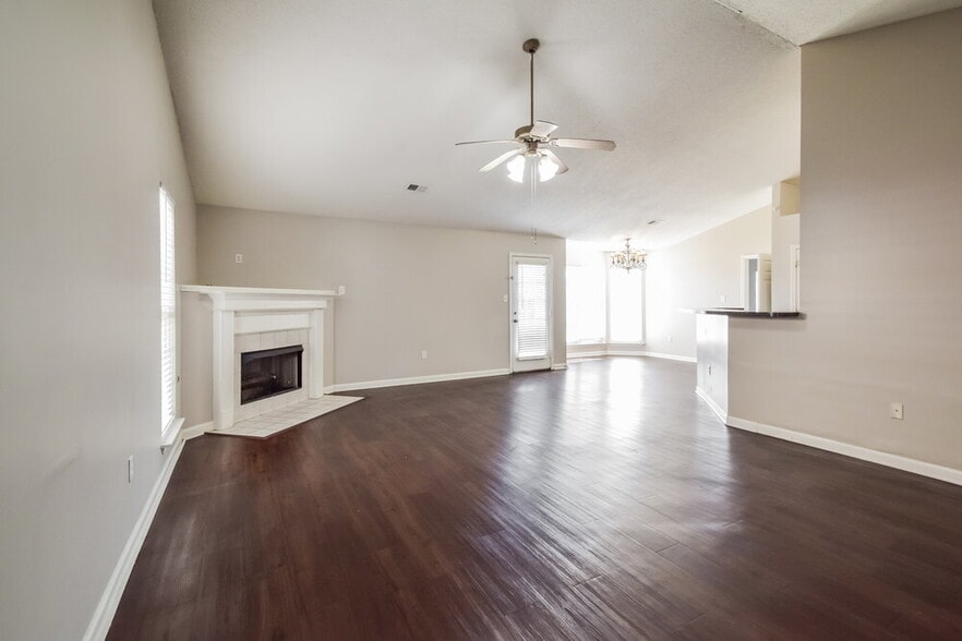 Building Photo - 1708 Cherry Creek Dr