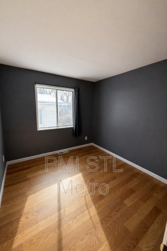 Building Photo - 10189 Count Dr