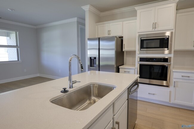 Building Photo - 102 Clift Crk Dr