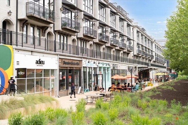 Building Photo - 655 McGruder St NE