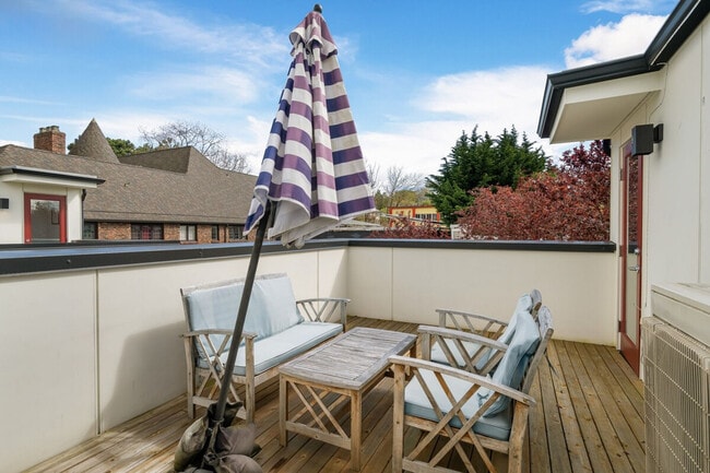 Building Photo - 620D 10th Ave E