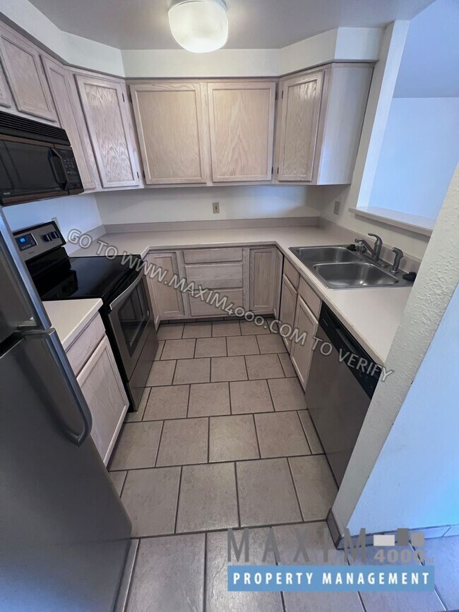 Building Photo - 1111 Horizon Dr
