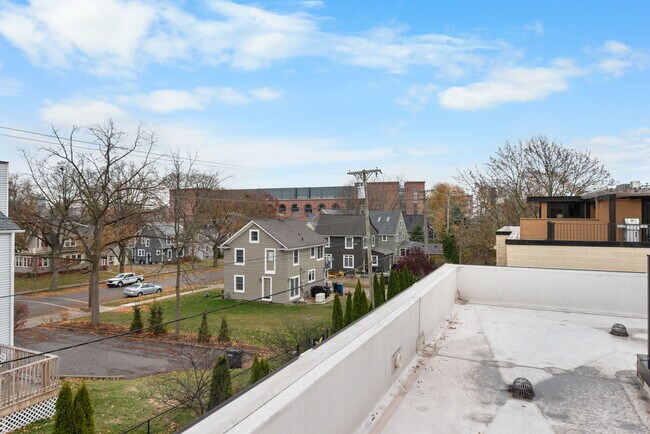 Building Photo - 462 W Stadium Blvd