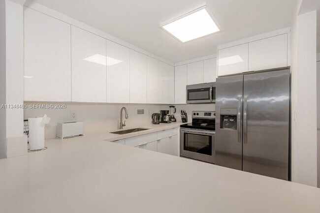 Building Photo - 2301 Collins Ave