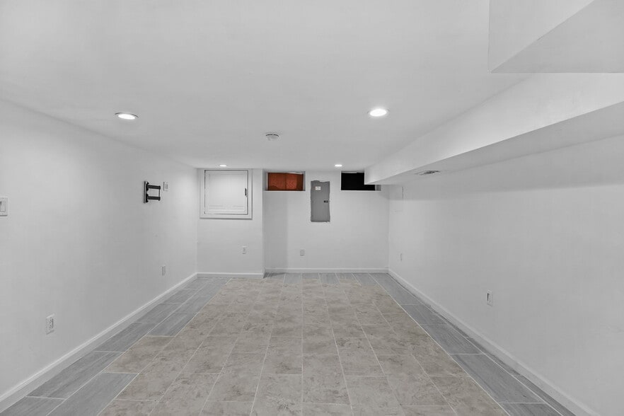 Building Photo - 1806 S Chadwick St