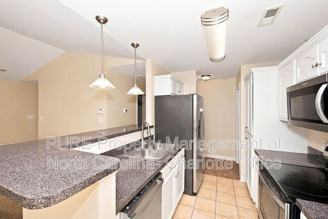 Building Photo - 1459 Ontario Dr