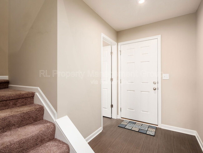 Building Photo - 7449 Sugarbark Dr