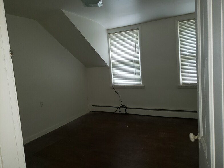 Main Bedroom - 64 Old Lancaster Rd