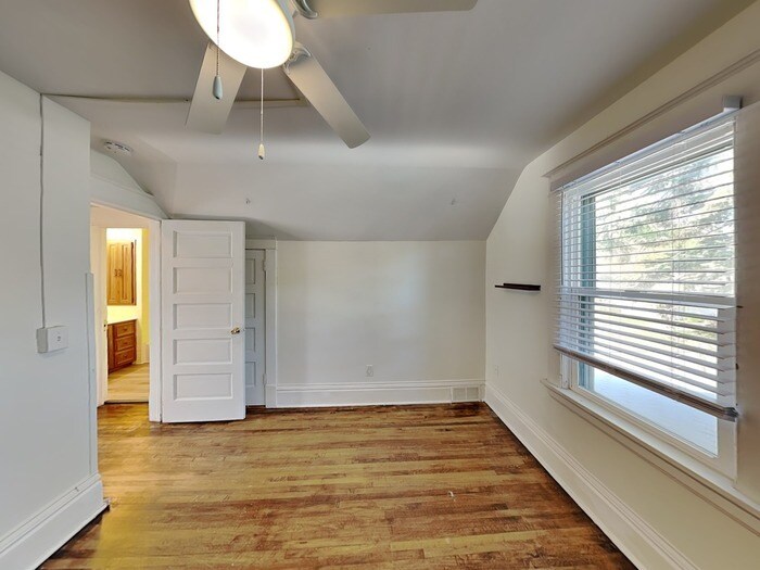 Building Photo - 1403 Barclay St