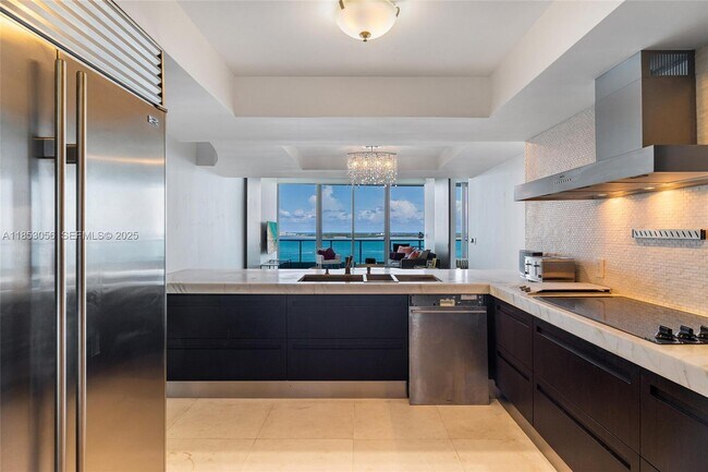 Building Photo - 1331 Brickell Bay Dr
