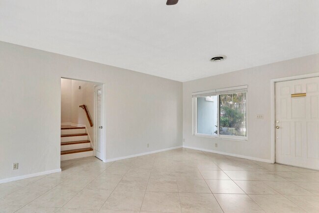 Building Photo - 743 Ibis Way