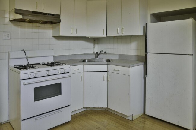 Building Photo - 4837 N Wolcott Ave