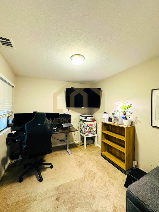 Building Photo - 131 Village Cir Dr