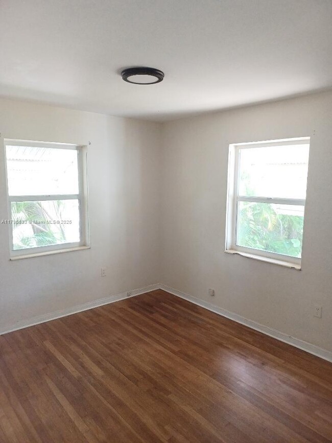 Building Photo - 3670 SW 20th St