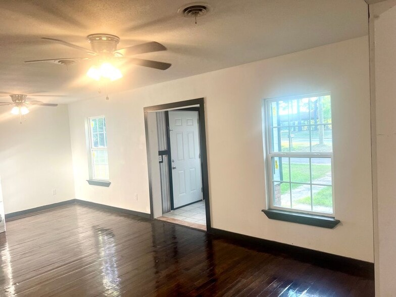 Building Photo - 1516 Norwood Dr