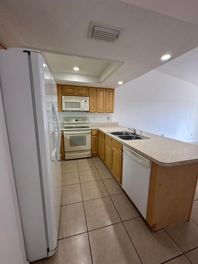 Building Photo - 1217 Schumann Dr