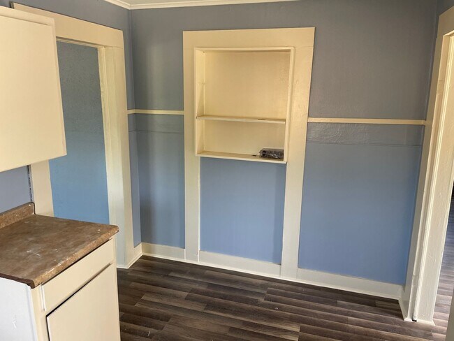 Building Photo - Huge Remodeled 3 Bed, 1 Bath Home