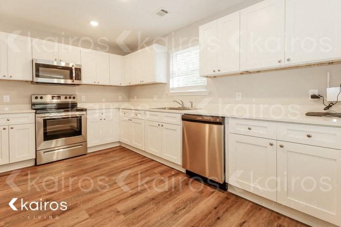 Building Photo - 153 Cottage Grove Rd