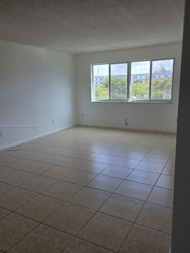 Building Photo - 14830 Naranja Lakes Blvd