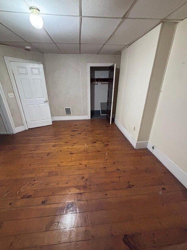 Building Photo - 9 Urquhart St