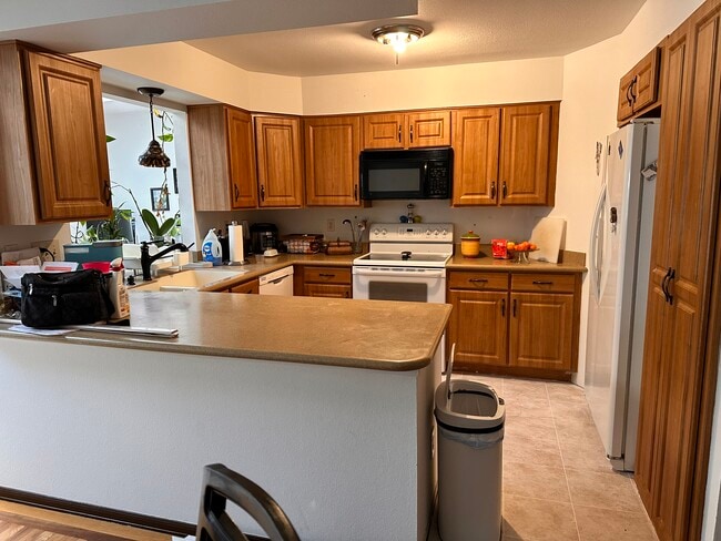 Building Photo - 2083 Sussex Ln