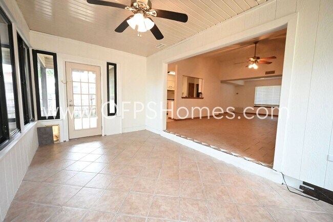 Building Photo - Ranch Style Home in Niceville