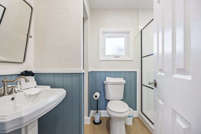 Building Photo - 637 S Orlando Ave