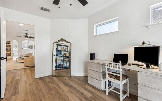 Building Photo - 3405 Barksdale Dr