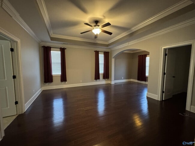 Building Photo - 5 Brown Tulip Dr