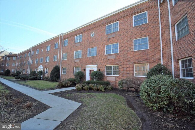 Building Photo - 1706 W Abingdon Dr